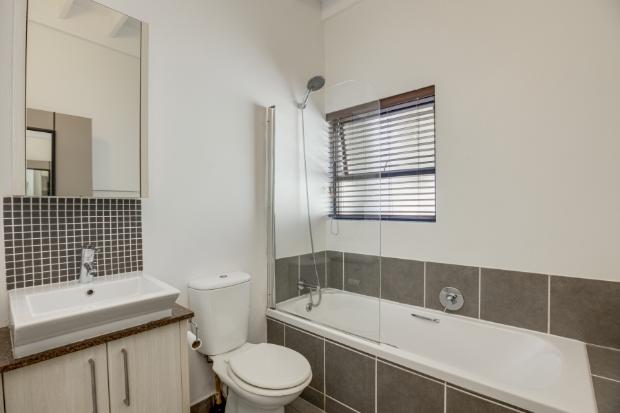 2 Bedroom Property for Sale in Lonehill Gauteng