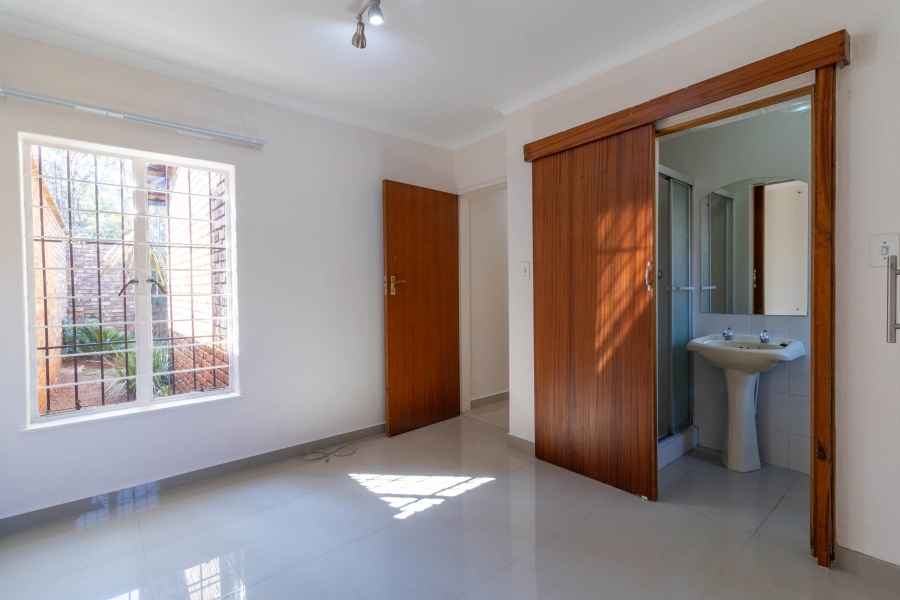 2 Bedroom Property for Sale in Glenvista Gauteng