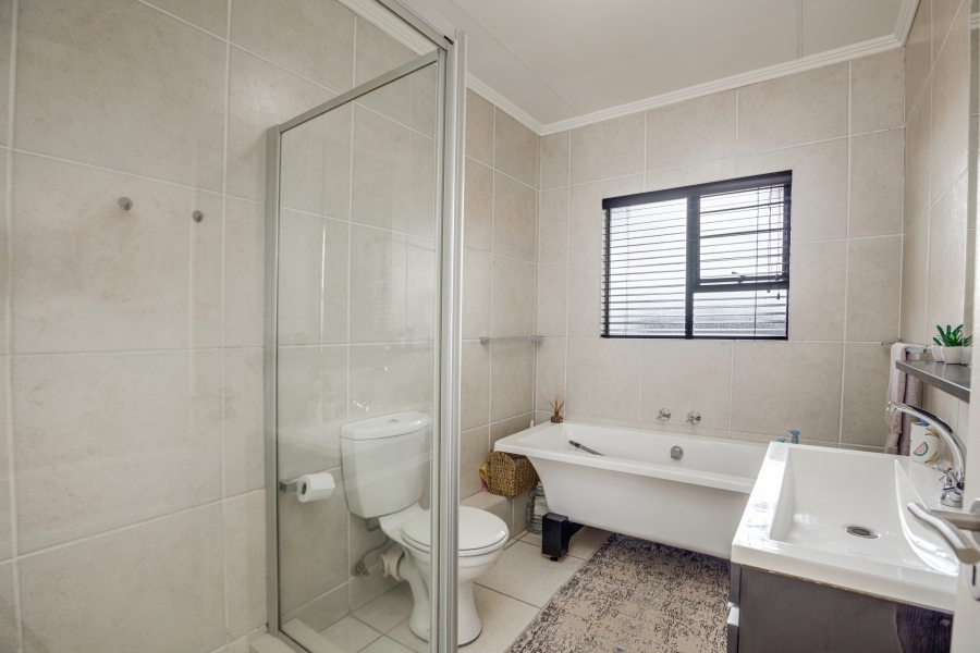 2 Bedroom Property for Sale in Douglasdale Gauteng