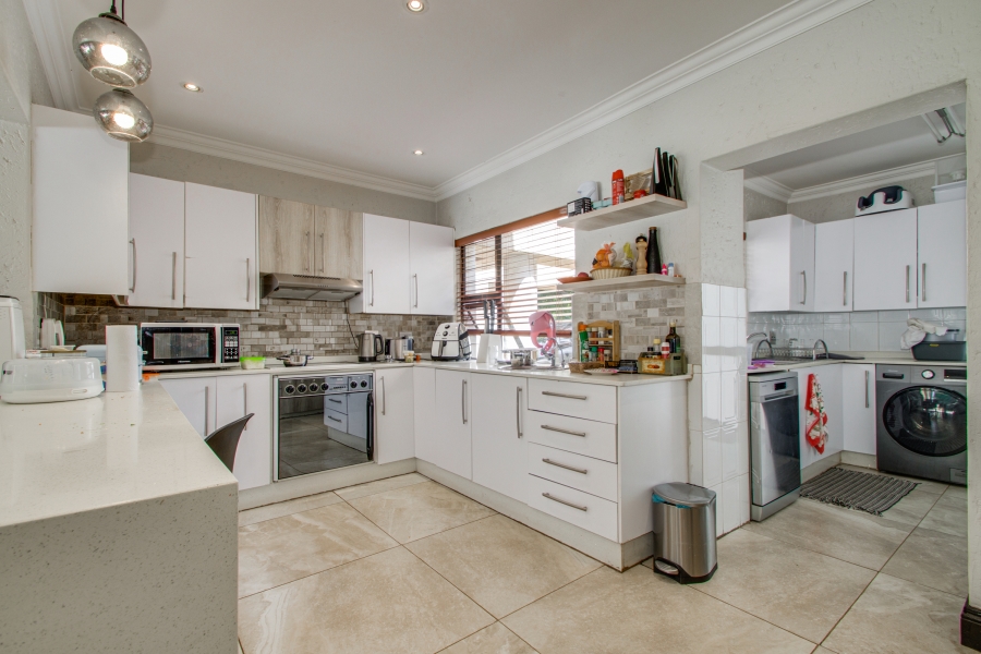 To Let 5 Bedroom Property for Rent in Dainfern Golf Estate Gauteng