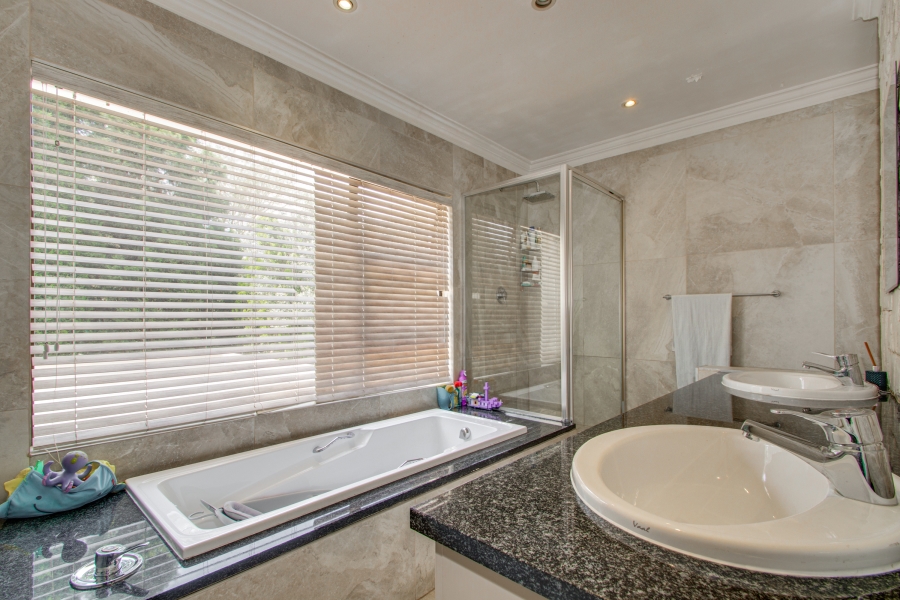 To Let 5 Bedroom Property for Rent in Dainfern Golf Estate Gauteng