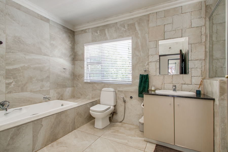 To Let 5 Bedroom Property for Rent in Dainfern Golf Estate Gauteng