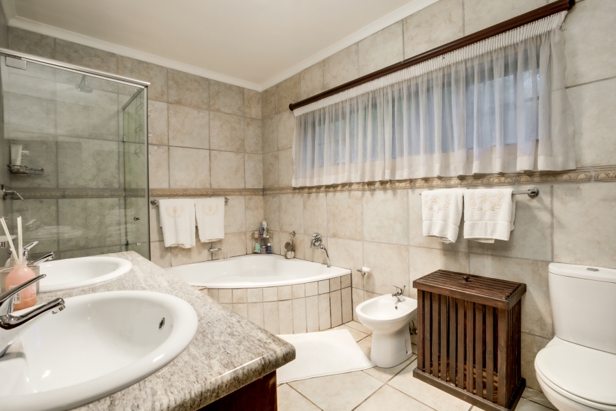 7 Bedroom Property for Sale in Bryanston Gauteng