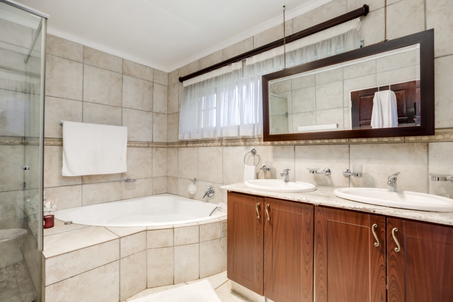 7 Bedroom Property for Sale in Bryanston Gauteng