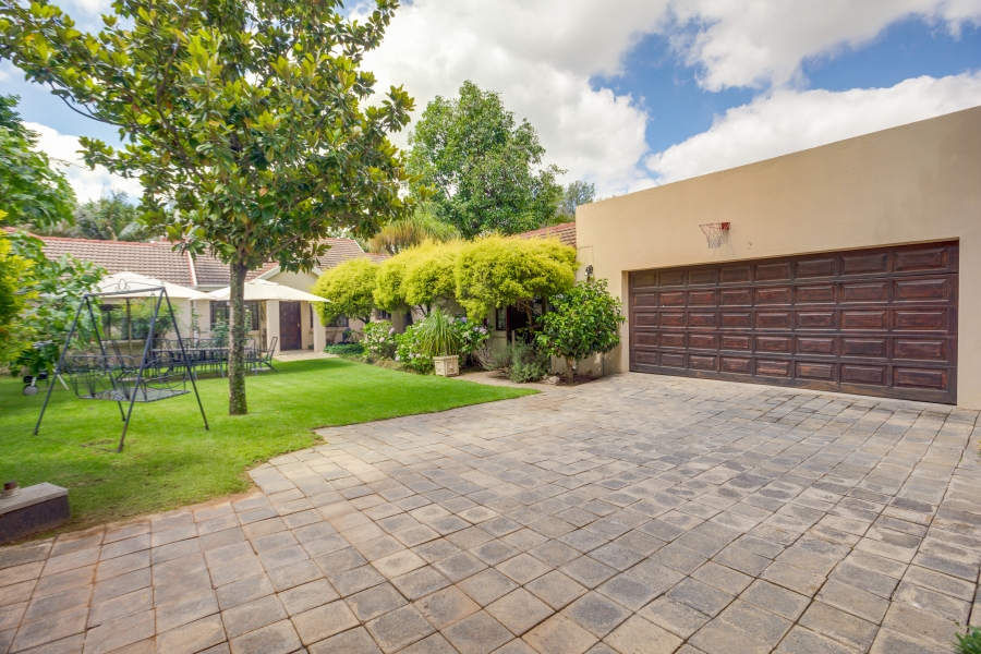 7 Bedroom Property for Sale in Bryanston Gauteng
