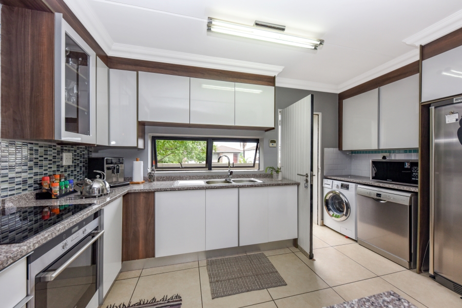 To Let 3 Bedroom Property for Rent in Broadacres Gauteng