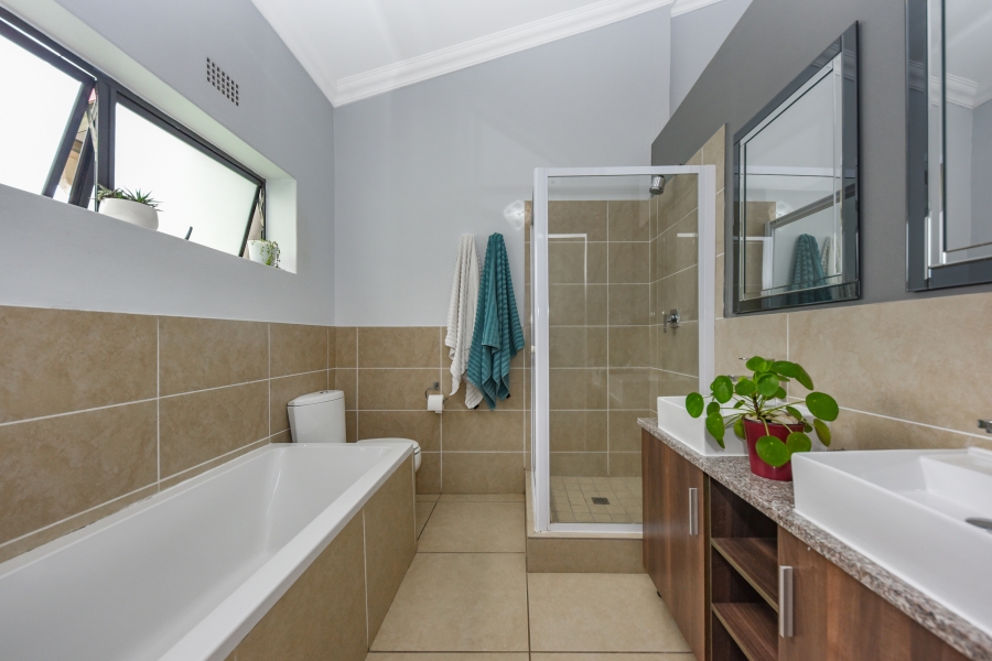 To Let 3 Bedroom Property for Rent in Broadacres Gauteng