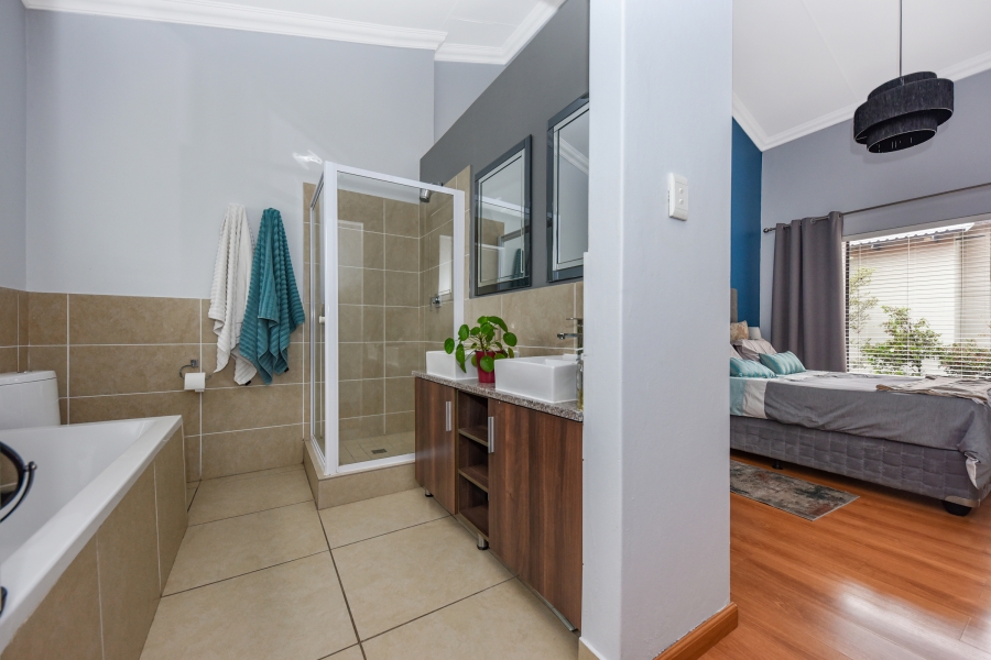 To Let 3 Bedroom Property for Rent in Broadacres Gauteng