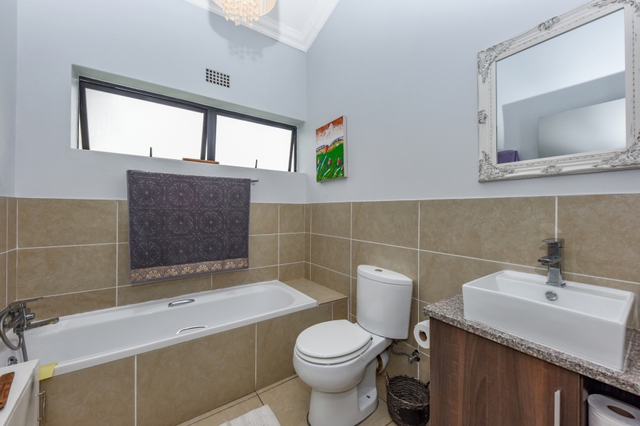 To Let 3 Bedroom Property for Rent in Broadacres Gauteng