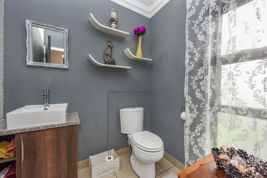 To Let 3 Bedroom Property for Rent in Broadacres Gauteng