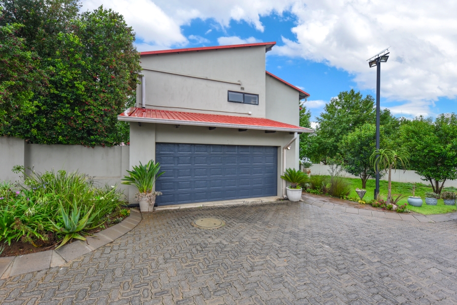 To Let 3 Bedroom Property for Rent in Broadacres Gauteng
