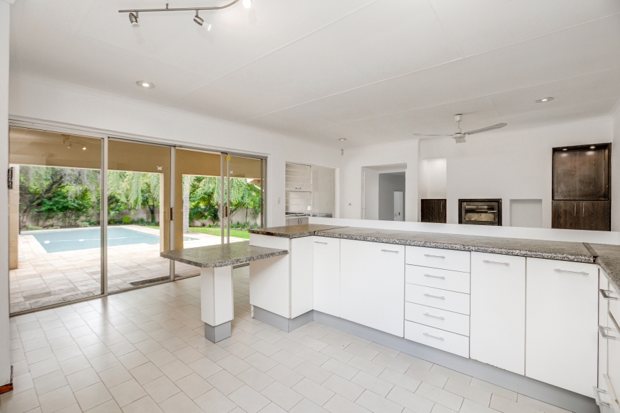 5 Bedroom Property for Sale in Lonehill Gauteng