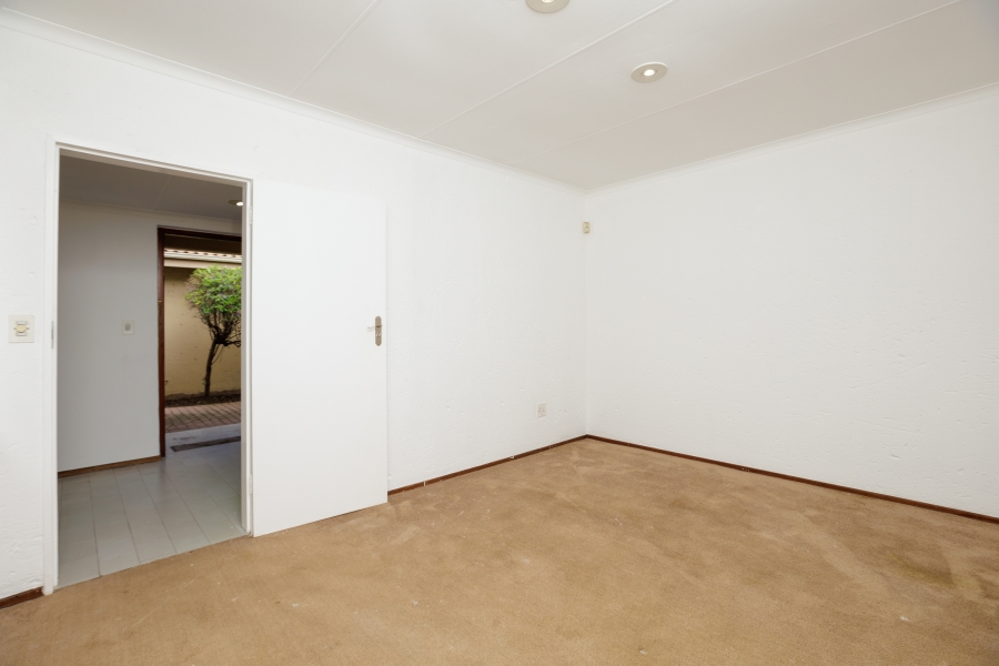 5 Bedroom Property for Sale in Lonehill Gauteng