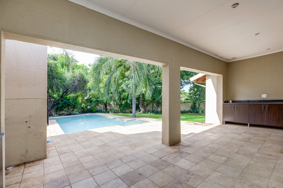 5 Bedroom Property for Sale in Lonehill Gauteng