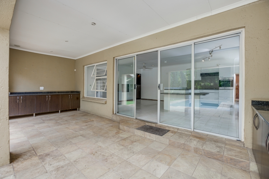 5 Bedroom Property for Sale in Lonehill Gauteng