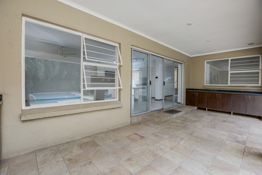 5 Bedroom Property for Sale in Lonehill Gauteng