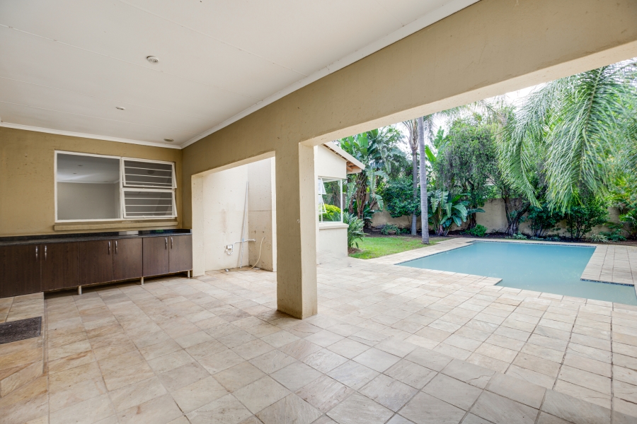 5 Bedroom Property for Sale in Lonehill Gauteng