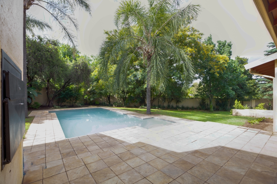 5 Bedroom Property for Sale in Lonehill Gauteng