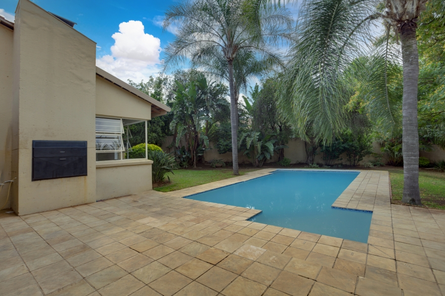 5 Bedroom Property for Sale in Lonehill Gauteng