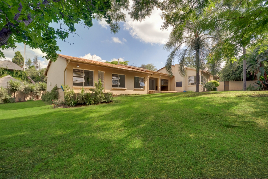 5 Bedroom Property for Sale in Lonehill Gauteng