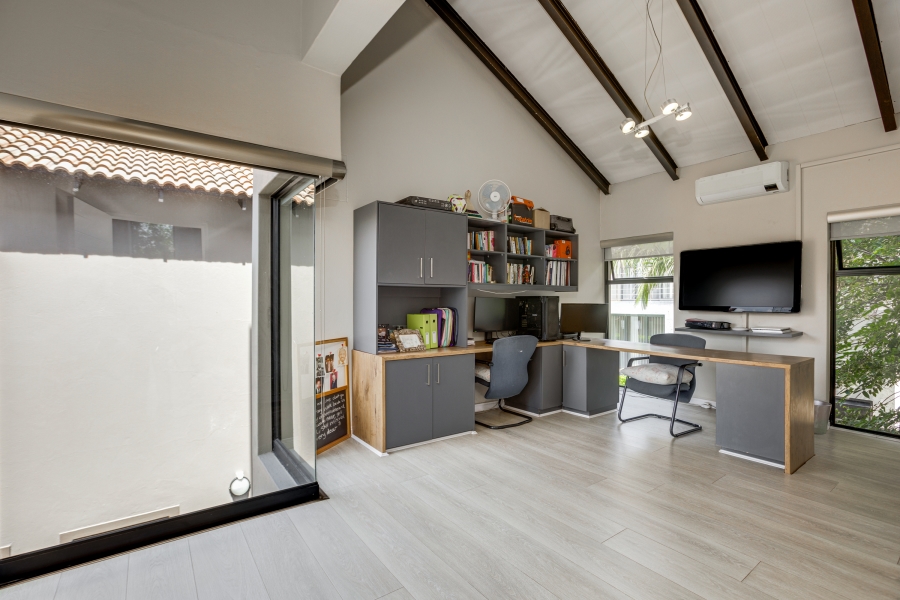 5 Bedroom Property for Sale in Beverley Gauteng