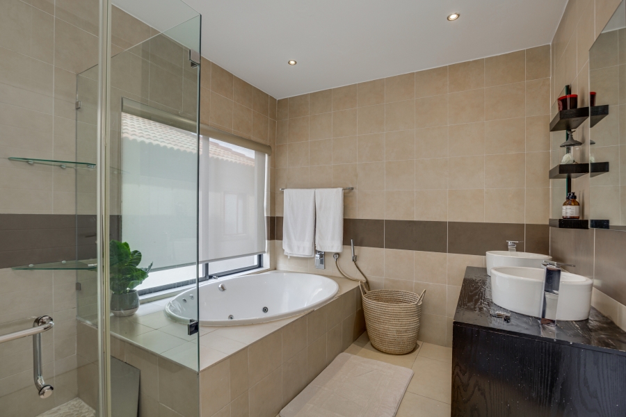 5 Bedroom Property for Sale in Beverley Gauteng