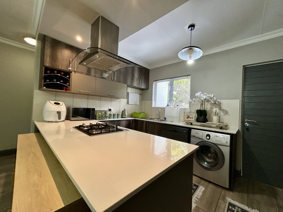 To Let 2 Bedroom Property for Rent in Broadacres Gauteng