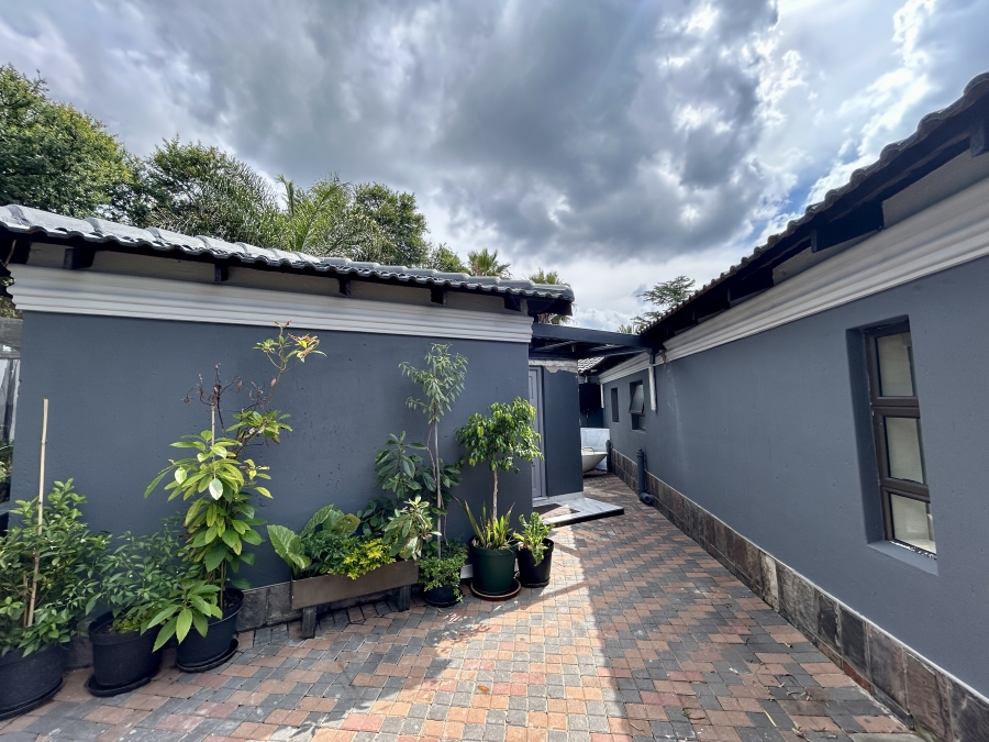 To Let 1 Bedroom Property for Rent in Fourways Gauteng