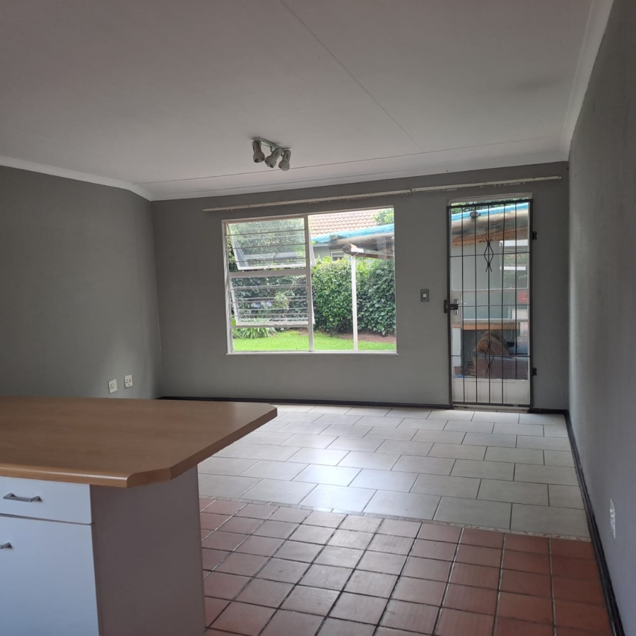 To Let 2 Bedroom Property for Rent in Magaliessig Gauteng