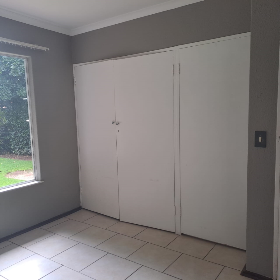 To Let 2 Bedroom Property for Rent in Magaliessig Gauteng