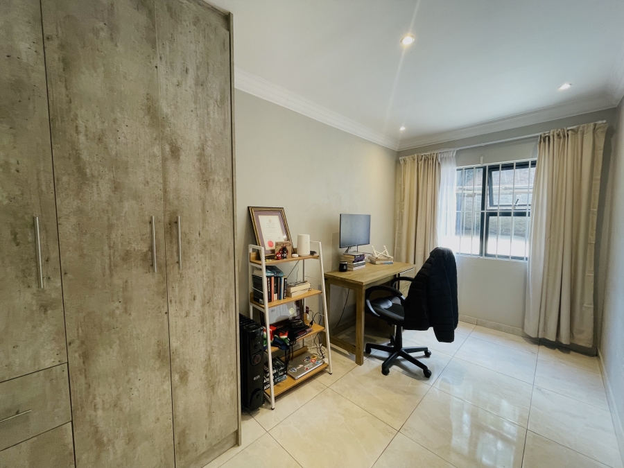 2 Bedroom Property for Sale in Bryanston Gauteng