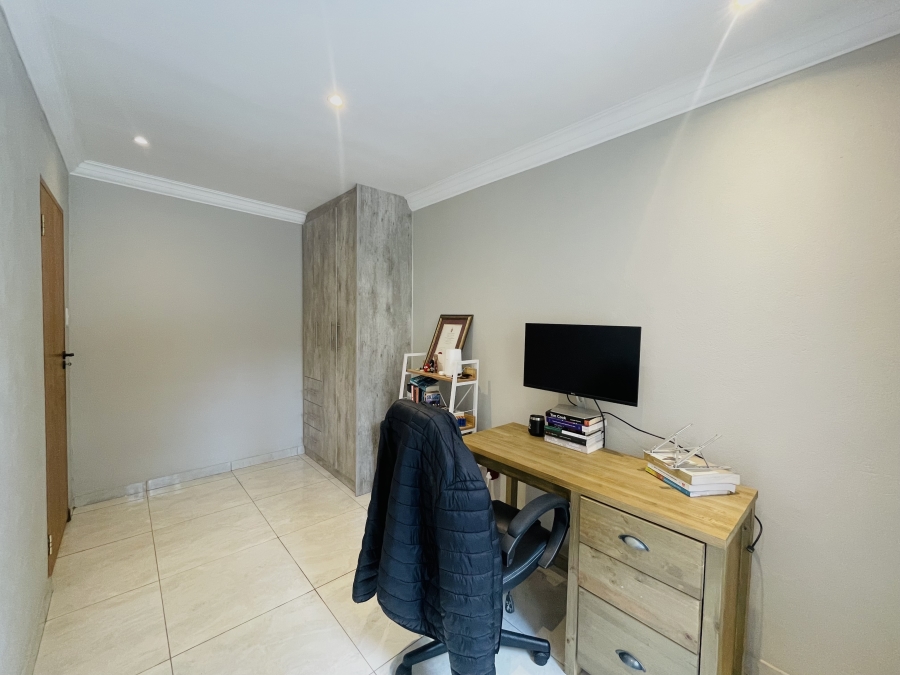 2 Bedroom Property for Sale in Bryanston Gauteng