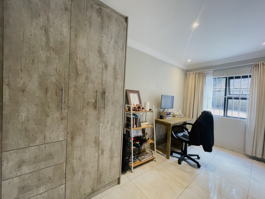 2 Bedroom Property for Sale in Bryanston Gauteng