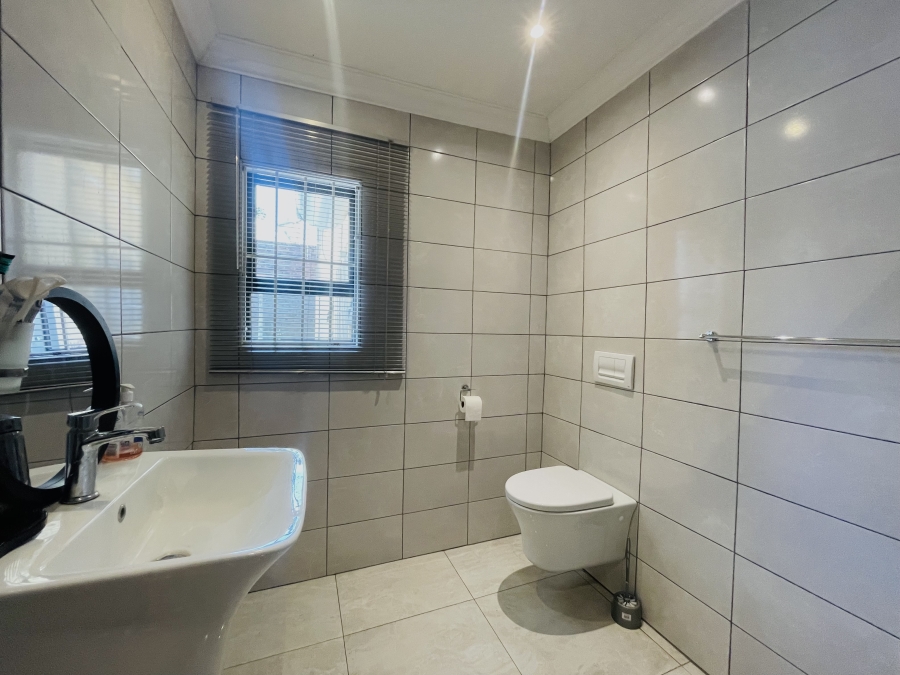 2 Bedroom Property for Sale in Bryanston Gauteng