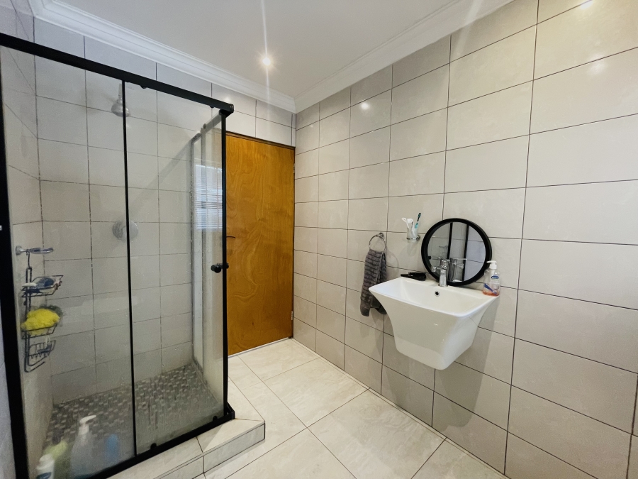 2 Bedroom Property for Sale in Bryanston Gauteng