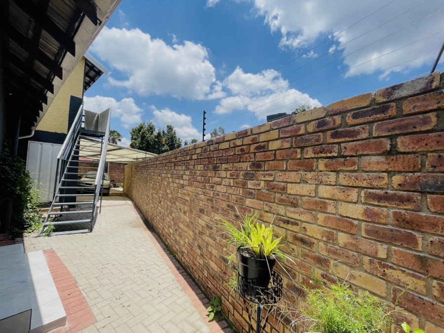 2 Bedroom Property for Sale in Bryanston Gauteng