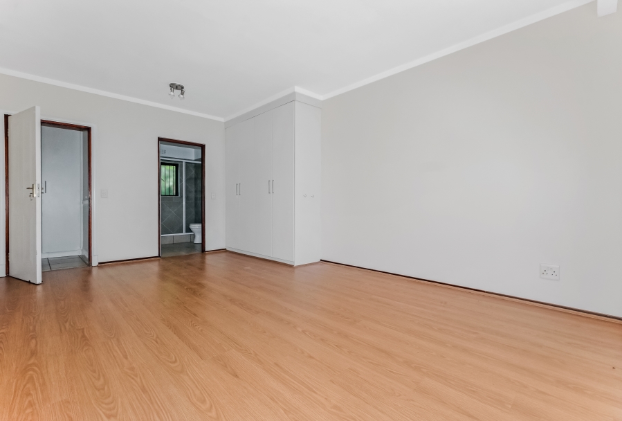 2 Bedroom Property for Sale in Lonehill Gauteng