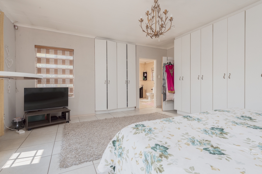 5 Bedroom Property for Sale in Sharonlea Gauteng