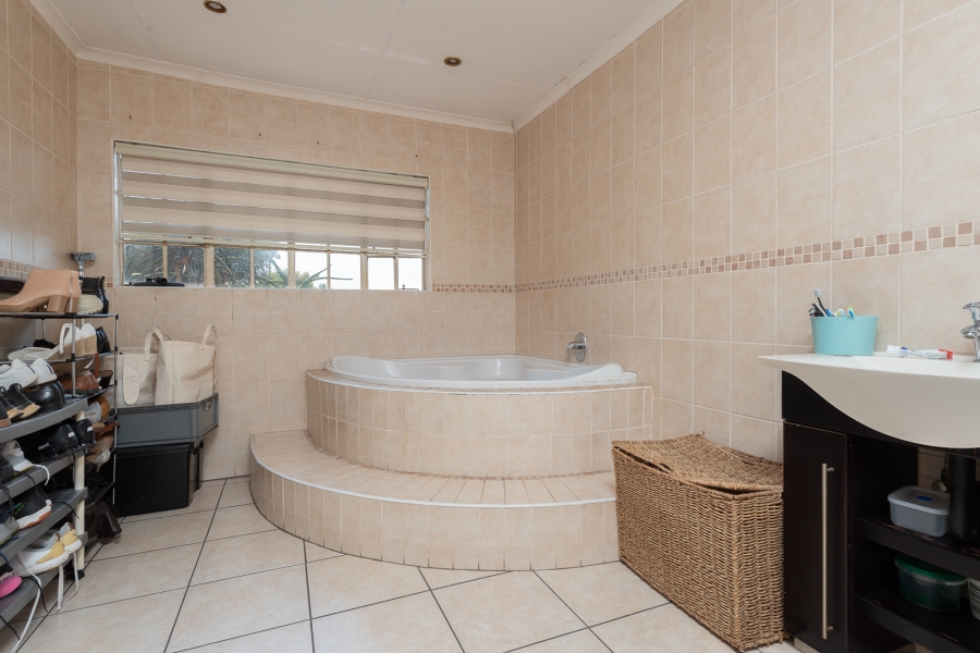 5 Bedroom Property for Sale in Sharonlea Gauteng