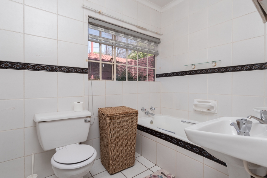 5 Bedroom Property for Sale in Sharonlea Gauteng