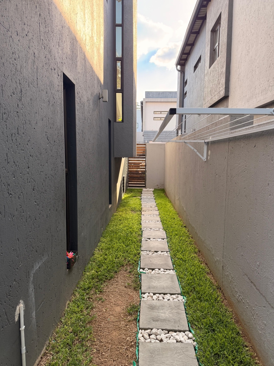 3 Bedroom Property for Sale in Bryanston East Gauteng