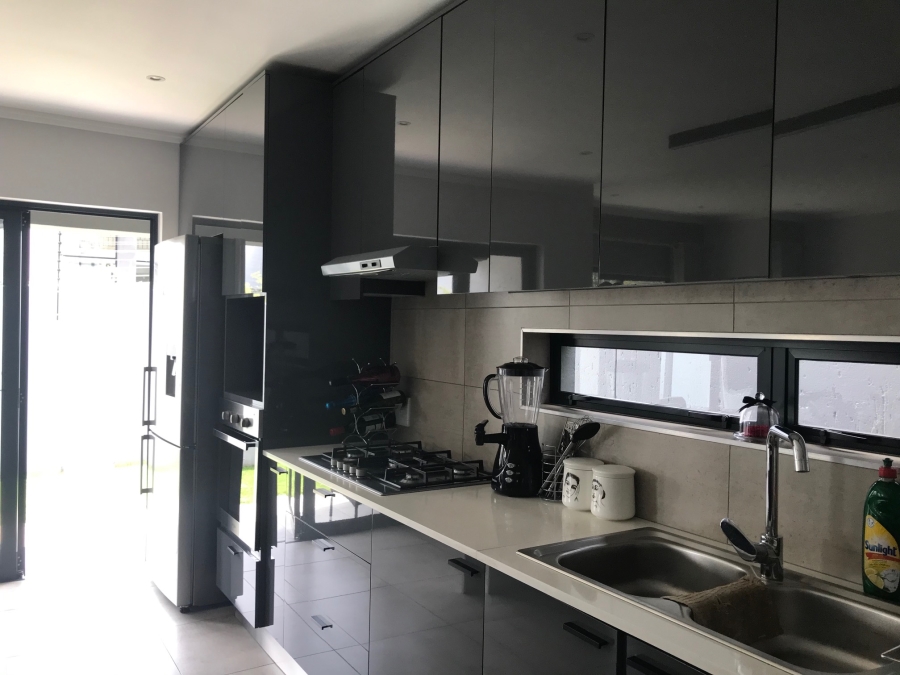 To Let 3 Bedroom Property for Rent in Hurlingham Gauteng