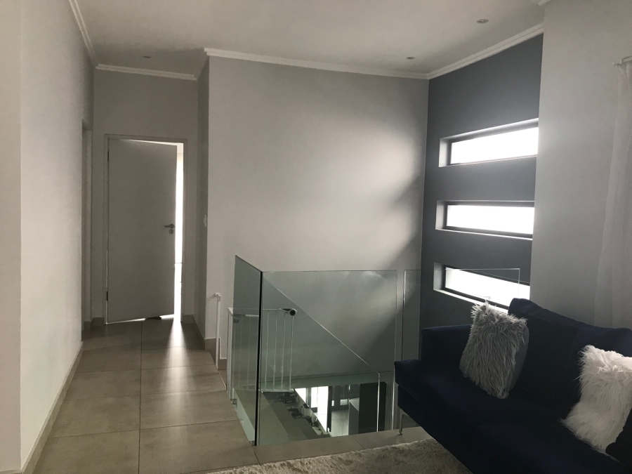 To Let 3 Bedroom Property for Rent in Hurlingham Gauteng