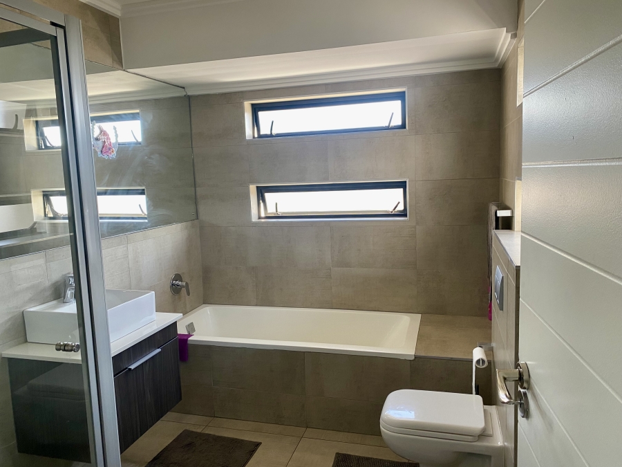 To Let 3 Bedroom Property for Rent in Hurlingham Gauteng