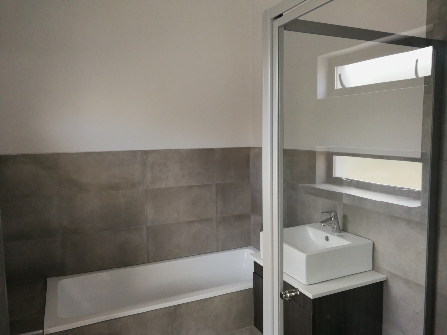 To Let 3 Bedroom Property for Rent in Hurlingham Gauteng