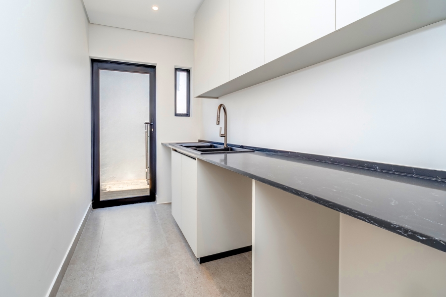 To Let 4 Bedroom Property for Rent in Bryanston Gauteng