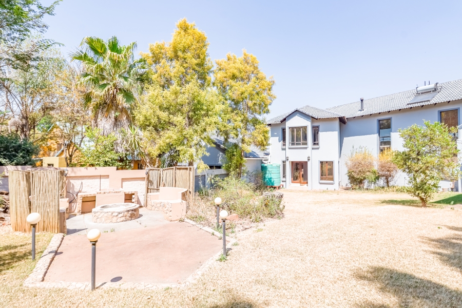 5 Bedroom Property for Sale in Silver Lakes Golf Estate Gauteng