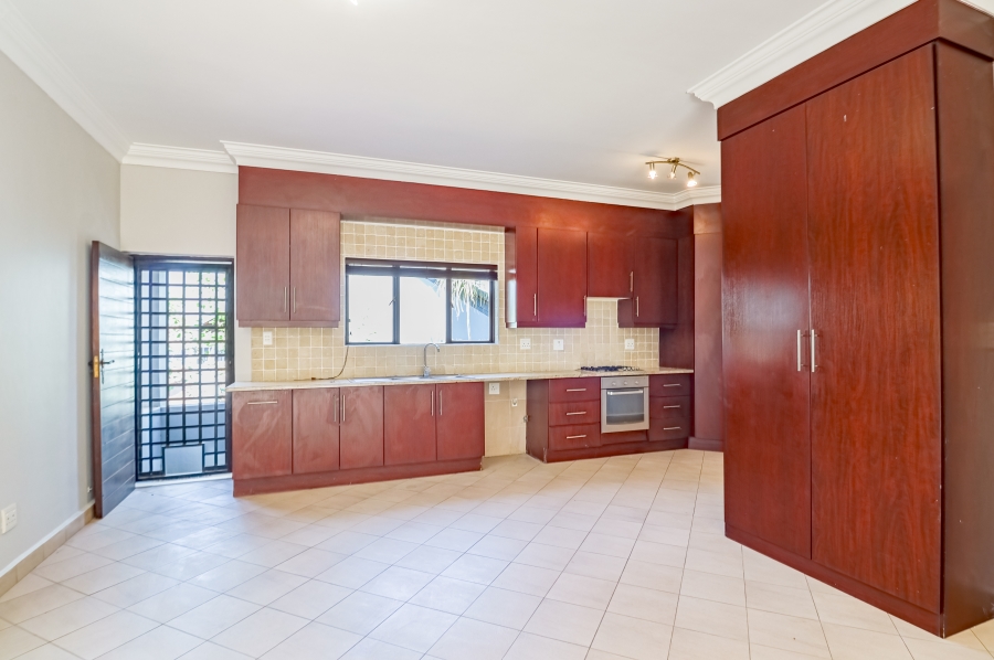 5 Bedroom Property for Sale in Silver Lakes Golf Estate Gauteng