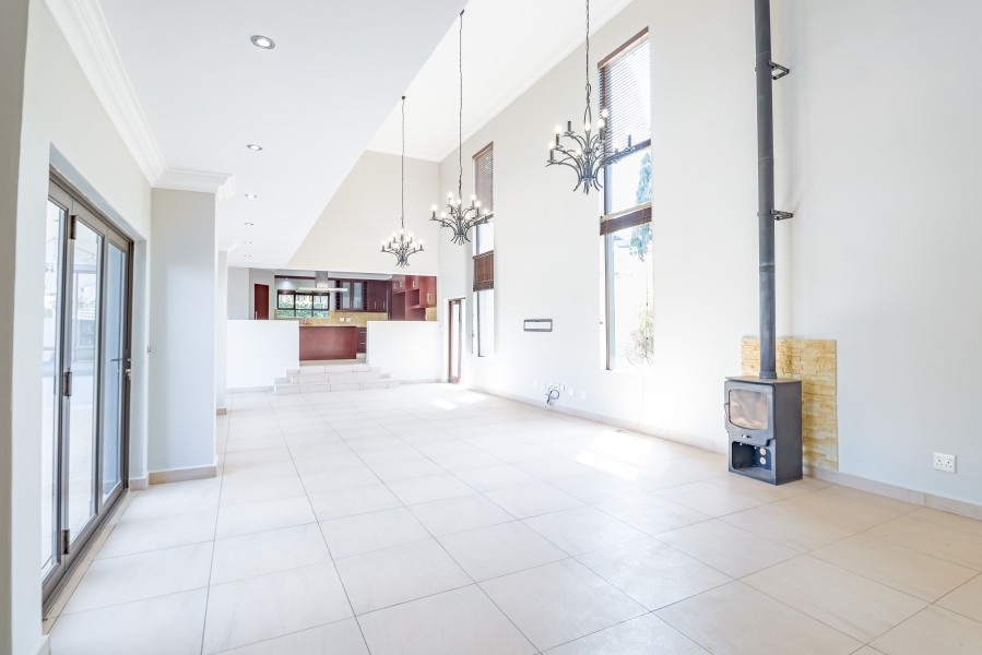 5 Bedroom Property for Sale in Silver Lakes Golf Estate Gauteng