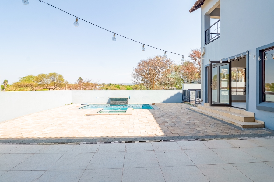 5 Bedroom Property for Sale in Silver Lakes Golf Estate Gauteng